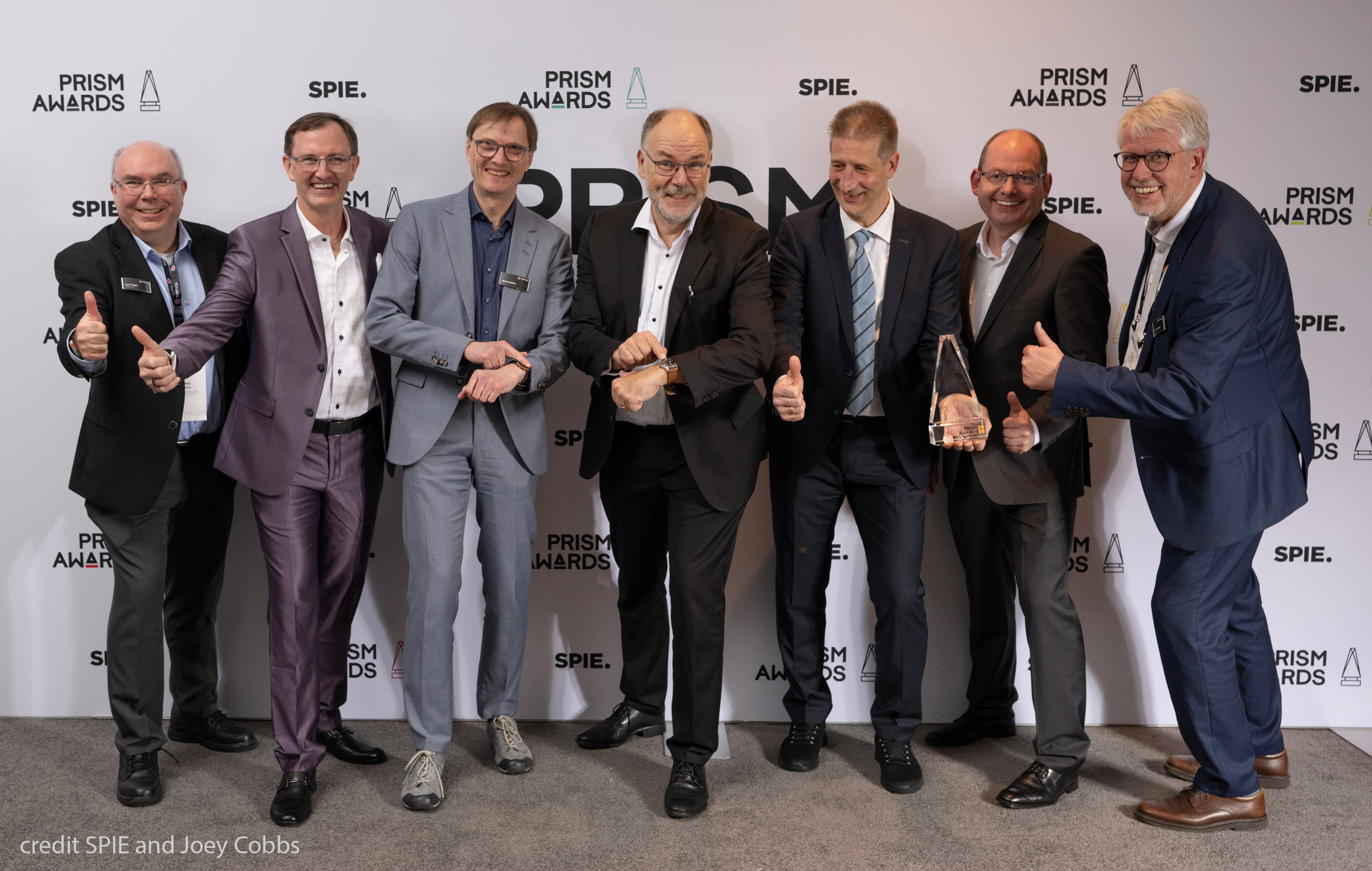 The TOPTICA team celebrates winning the 2026 Prism Award in Quantum Technology for TOPTICLOCK (credit SPIE and Joey Cobbs).