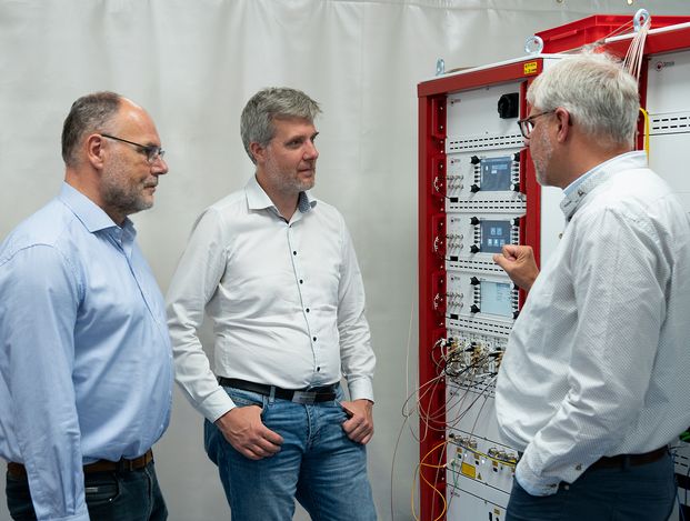 Dieter Janecek in conversation with the two board members Dr. Wilhelm Kaenders (right) and Dr. Thomas Renner